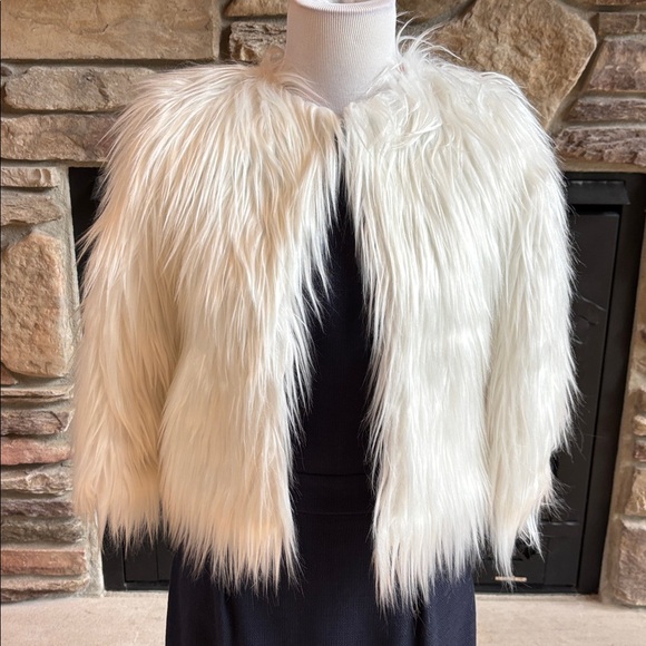 Fashionable Brand Faux Fur Girls Jacket/Coat Size 140 = Sz 8-10 US - Picture 6 of 7